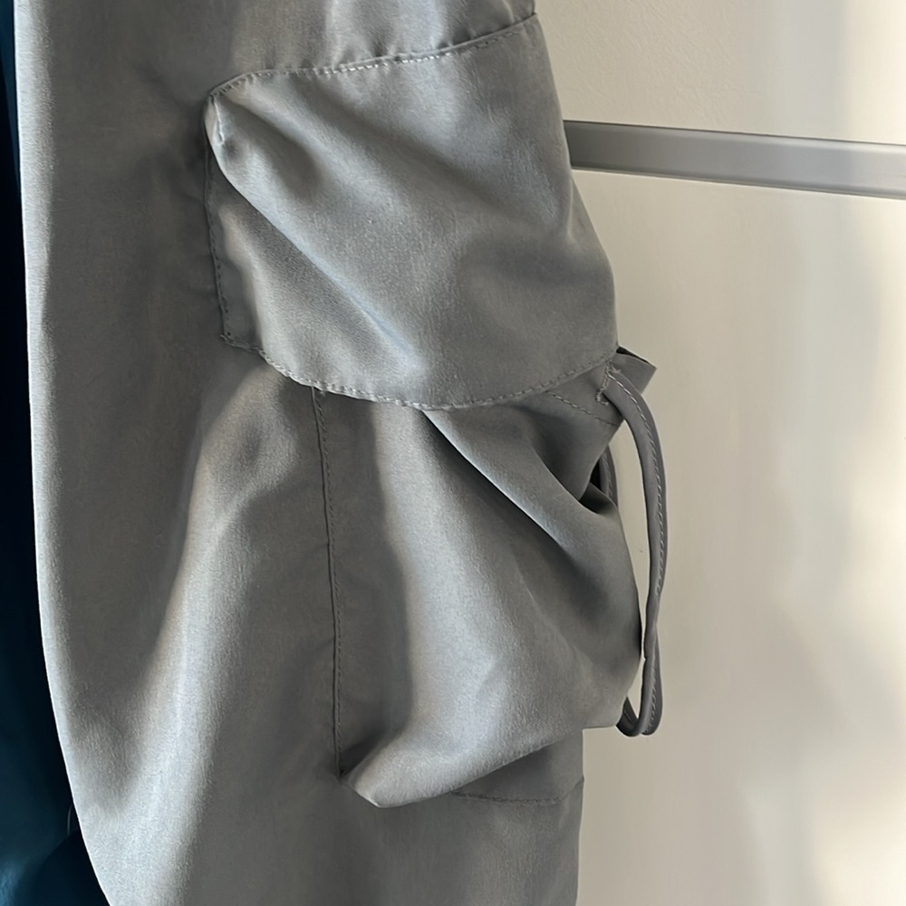 Two-Tone Cargo Pants - Picture 3 of 8